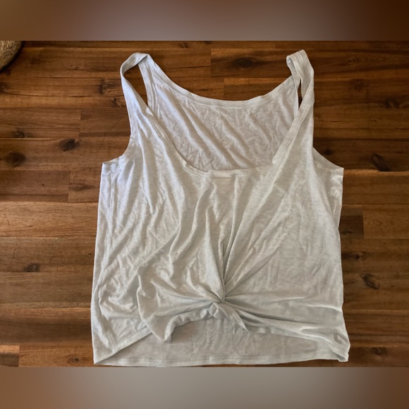 🧘🏼♀️Tied up tank - Picture 2 of 10